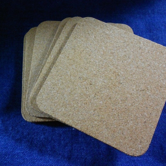 English Life Six Cork Back Christmas Coaster Set Snow House Hearts Holly Holiday - Picture 2 of 5